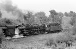 44 326 (Bw Bebra) mit einem Güterzug auf dem Weg nach Gerstungen am Abzweig Faßdorf östlich von Bebra. (17.07.1965) <i>Foto: Wolfgang Jahn</i>