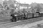 44 499 (Bw Hamm/Westf) fährt mit einem Güterzug durch Löhne (Westf). (22.07.1965) <i>Foto: Wolfgang Jahn</i>