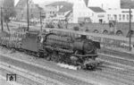 Blick von der Brücke der Königstraße auf die Ostausfahrt des Bahnhofs Löhne (Westf) und die mit einem Güterzug durchfahrende 41 105 vom Bw Osnabrück Hbf. (22.07.1965) <i>Foto: Wolfgang Jahn</i>