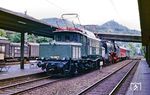 Durchfahrt des Dsts 80448 nach Köln mit 194 580 und 01 118 im Bahnhof Königswinter.  (25.05.1990) <i>Foto: Joachim Bügel</i>