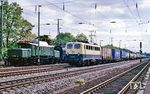 Vor der Abfahrt der Überführungsfahrt zum Ausstellungsgelände nach Gereon überholte die Saarbrücker 140 868 im Bahnhof Köln West die Fuhre. (25.05.1990) <i>Foto: Joachim Bügel</i>