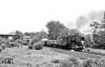 Mit einem Übergabezug nach Oberhausen-Osterfeld Süd fährt die Wedauer 052 908 aus dem Bahnhof Essen-Vogelheim. (14.05.1976) <i>Foto: Joachim Schmidt</i>