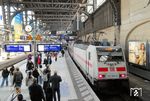 Ein neuer Gast in Hamburg: 146 560 am Doppelstock-IC 2233 nach Magdeburg Hbf in Hamburg Hbf. (01.04.2025) <i>Foto: Benno Wiesmüller</i>