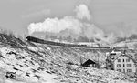 50 1922 mit einem Ng nach Waldshut in Höhe der Eigentumsgrenze zwischen SBB und DB kurz vor dem Charlottenfels-Tunnel bei Neuhausen Bad Bf. (03.02.1962) <i>Foto: Karl Wyrsch, Slg. D. Ammann</i>