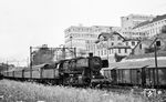 50 2024 vom Bw Radolfzell erreicht mit D 566 (Stuttgart - Regio di Calabria) den Bahnhof Schaffhausen. (18.05.1964) <i>Foto: Karl Wyrsch, Slg. D. Ammann</i>