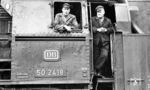 Das Personal auf der Radolfzeller 50 2418, wo sie von 1954 bis zur Ausmusterung am 01.12.1970 beheimatet war. (19.09.1967) <i>Foto: Karl Wyrsch, Slg. D. Ammann</i>