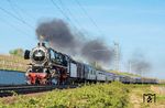 01 1104 dampft mit DPE 74202 nach Mönchengladbach bei Eltville vorbei. In Rüdesheim kam der Zug anschließend um 19.02 Uhr wegen einer Heißläuferwarnung nochmal zum Stehen.  (12.04.2025) <i>Foto: Joachim Schmidt</i>