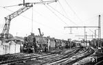 Abschiedsaufstellung der verbliebenen 012 im gnädigen Abendlicht im Bw Rheine: Vorne steht 012 066, die den letzten D 715 beförderte, dahinter folgen 012 100, 012 075, 012 080, 012 082, 012 055 und 012 061. Alle Loks waren bereits ihrer Schilder beraubt. (31.05.1975) <i>Foto: Joachim Schmidt</i>