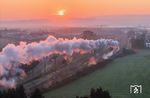Fahrt in den goldenden Frühlingsmorgen: 03 2155 mit einem Sonderzug nach Triptis in Oberwellenborn. (03.04.2025) <i>Foto: Joachim Schmidt</i>