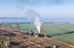 Im Bahnhof Triptis angekommen, setzt 03 2155 für die Rückfahrt nach Saalfeld (Saale) um. (03.04.2025) <i>Foto: Joachim Schmidt</i>