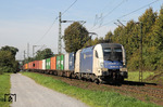 Die Bahnreform sorgte zumindest im Güterverkehr für eine bunte Vielfalt auf den Schienen. Hier befördert das österreichische Eisenbahnverkehrsunternehmen "Wiener Lokalbahnen Cargo GmbH" (WLC) mit der Dispolok ES 64 U2-023 den TEC 43657 (Rotterdam Waalhaven - Novara Boschetto) bei Leverkusen-Alkenrath. (22.09.2010) <i>Foto: Joachim Bügel</i>