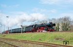 03 2155 verlässt mit dem Sonderzug nach Leipzig den Bahnhof Zeitz. (05.04.2025) <i>Foto: Atijana Schmidt</i>