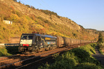Die für eine schnelle Güterzugverbindung zwischen Deutschland und der Türkei werbende MRCE ES 64 F4-032 (E 189 932) bei Gambach (zwischen Karlstadt und Gemünden). (12.10.2010) <i>Foto: Wolfgang Bügel</i>
