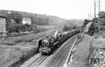 01 010 vom Bw Hamm (Westf) führt den D 4 (Berlin Schlesischer Bf ab 8.26 Uhr – Köln Hbf an 16.27 Uhr) bei Milspe zwischen Hagen (Westf) und Wuppertal. Die Lok trägt am Windleitblech ein großes Hakenkreuz, mit denen einige Maschinen während der Olympischen Spiele 'verziert' wurden. (20.08.1936) <i>Foto: DLA Darmstadt (Bellingrodt)</i>