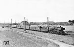 03 197 vom Bw Osnabrück Hbf vor E 228 (Dortmund - Köln - Adenau) auf der frisch elektrifizierten Strecke von Duisburg nach Düsseldorf bei Kalkum. (17.06.1957) <i>Foto: Carl Bellingrodt</i>