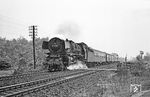 Der erste Werktag nach Pfingsten 1970 brachte einige Überraschungen auf der Emslandstrecke: Zunächst erschien die kohlegefeuerte 011 072 vor dem P 3137 nach Leer (Ostfriesland) bei Bentlage.  (19.05.1970) <i>Foto: Wolfgang Bügel</i>