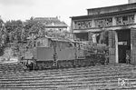051 242 war im Schuppen des Bw Wuppertal-Vohwinkel einer kleinen Reparatur unterzogen worden. (21.07.1970) <i>Foto: Wolfgang Bügel</i>