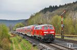 218 409 fährt mit RE 4852 nach Hof in den Bahnhof Nabburg ein. (14.04.2025) <i>Foto: Joachim Bügel</i>
