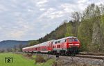 218 409 erreicht mit RE 4858 nach Hof den Bahnhof Nabburg. (14.04.2025) <i>Foto: Joachim Bügel</i>