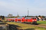 Mit 100 km/h geht es für 218 409 mit dem RE 4867 nach München durch den Bahnhof Nabburg. (14.04.2025) <i>Foto: Joachim Bügel</i>