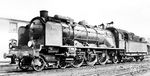 Die Reichseisenbahnen in Elsaß-Lothringen nummerierten ihre Lokomotiven fortlaufend durch und orientierten sich anfangs am Schema der Bayerischen Staatsbahn mit Großbuchstaben und nachfolgenden arabischen Ziffern. 1906 wurden alle Fahrzeuge umgenummert, und auch ein neues Gattungssystem wurde eingeführt. Diesmal orientierte man sich am preußischen System. 1919 übernahm die französische Staatsbahn „Réseau ferroviaire d'Alsace-Lorraine“ (AL) das System und führte es bis 1938 weiter, als die Gesellschaft in die SNCF aufging. Hermann Maey porträtierte die S 14 der AL Nr. 1348 (Fives, Baujahr 1922, Fabrik-Nr. 4200) kurz vor der Übernahme durch die SNCF, die sie ab 1938 als 1-231 B 348 führte. (1937) <i>Foto: RVM-Filmstelle Berlin (Maey)</i>