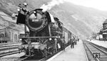 23 003 vom Bw Trier ist mit P 2450 (Koblenz - Trier) im Bahnhof Cochem (Mosel) eingetroffen. (11.03.1961) <i>Foto: Hans Schmidt</i>