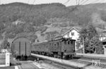 E 32 08 mit einem Güterzug im Bahnhof Zell (Wiesental). (08.1963) <i>Foto: Jürgen Hagemann, Slg. R. Garn</i>