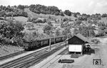 E 32 25 des Bw Haltingen fährt mit einem Personenzug aus Richtung Schopfheim kommend in den Bahnhof Wehr (Baden) ein. (08.1963) <i>Foto: Jürgen Hagemann, Slg. R. Garn</i>