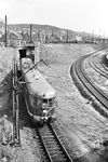 ET 11 01 auf dem Weg von oder zum AW Cannstatt auf den Güterverkehrsgleisen am Güterbahnhof Stuttgart-Untertürkheim. (08.1958) <i>Foto: Jürgen Hagemann, Slg. R. Garn</i>