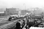 Die Werklok 3 im Gaswerk Stuttgart-Gaisburg. Die Lok, eine württembergische T 3,  war 1912 als No. 888 der Königlich Württembergische Staats-Eisenbahnen in Dienst gestellt worden. Nach ihrer Ausmusterung am 04.01.1936 wurde die Lok zunächst vier Jahre durch die Württembergische Nebenbahnen (WN) als Lok 6 eingesetzt. Ab Mai 1940 stand sie als Werklok 3 in Diensten der Technischen Werke Stuttgart im Gaswerk Gaisburg. 1968 wurde die Maschine der Eurovapor für den Museumsbetrieb zwischen Metzingen und Urach überlassen. Die Lok steht heute beim SAB-Verein in Weissach. (11.1959) <i>Foto: Jürgen Hagemann, Slg. R. Garn</i>