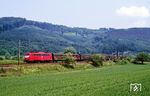 Die frisch errötete 140 139 vom Bw Mannheim mit einem Dg im Leinetal bei Freden (Leine). (22.05.1990) <i>Foto: Wolfgang Bügel</i>