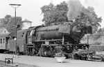 23 027 vom Bw Bestwig wartet vor P 2675 (Warburg - Kassel Hbf) auf die Abfahrt im Bahnhof Warburg. (11.09.1965) <i>Foto: Wolfgang Jahn</i>