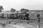 41 318 vom Bw Hamm (Westf) mit E 539 (Essen - Soest - Kassel) kurz vor Warburg (Westf). (11.09.1965) <i>Foto: Wolfgang Jahn</i>