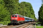 Die zweite Überführungsfahrt des Tages konnte nur abgelichtet werden, weil sie mit 252 Minuten Verspätung unterwegs war. Statt einer TRI 110 übernahm MZE 218 451 diesmal die Beförderung des DLr 26797 von Bad Bentheim nach Köln, angetroffen zwischen Solingen und Leichlingen. (30.04.2025) <i>Foto: Joachim Bügel</i>