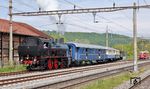 Im Rahmen der Feierlichkeiten zur Gründung der Schweizerischen Nationalbahn (SNB) trifft Dampflok Eb 3/5 BT 9 des Dampfbahn-Vereins Zürcher Oberland mit einem Sonderzug aus Singen (Hohentwiel) in Etzwilen ein. (27.04.2025) <i>Foto: Thomas Gries</i>
