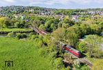 V 200 033 hat mit dem Pendelzug nach Binolen soeben die Ruhr in Fröndenberg überquert. (27.04.2025) <i>Foto: Joachim Schmidt</i>