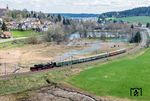Hinter dem Klosterweiher rollt 52 7596 mit ihrem Sonderzug nach Hausach an St. Georgen (Schwarzw) vorbei. (20.04.2025) <i>Foto: Joachim Schmidt</i>