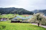 Auf dem Weg nach St. Georgen (Schwarzw) ist 52 7596 bei Gutach unterwegs. (20.04.2025) <i>Foto: Christian Franke</i>