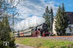 Am Abend zeigte sich der Wettergott gnädig und erlaubte ein Foto der 52 7596 bei St. Goergen (Schwarzw) im Sonnenschein. (20.04.2025) <i>Foto: Joachim Schmidt</i>