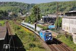 Der Betreiber Eurobahn der Linie RE 13 "Maas-Wupper-Express" (Venlo/NL - Hamm/Westf) hat zur "Stabilisierung des Zugbetriebs" von April bis Dezember 2025 einen reduzierten Fahrplan auf der Linie bekanntgegeben. In diesem Zusammenhang verkehrt zwischen Wuppertal und Venlo ein Zug mit 'abweichenden Fahrzeugmaterial'. Dieser erreicht hier mit TCS 101 033 in Wuppertal-Steinbeck gleich seinen Zielbahnhof Wuppertal Hbf. (29.04.2025) <i>Foto: Wolfgang Bügel</i>