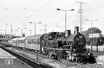Anlässlich des Jubiläums "125 Jahre Eisenbahn in Stralsund" bediente 74 1230 (Bw Wustermark) gemeinsam mit 106 622 am anderen Zugende einen Personenzugpendel zwischen dem Bahnhof Stralsund und dem Bw Stralsund. Das Bild zeigt einen solchen Pendelzug im Bahnhof Stralsund kurz vor der Abfahrt. In einer Fahrzeugschau im Bw Stralsund waren 50 3527 (unter Dampf), 03 0090, 78 009, 243 006, 250 082, 101 637, 106 076, 118 547, 132 147, 110 892, 142 002 und der Jugendclubzug Elektrifizierung "Ernst Thälmann" 175 005 - 006 ausgestellt. Der Jugendclubzug war auch wegen der in dieser Zeit erfolgenden Elektrifizierung des Bahnhofes Stralsund vor Ort, die kurz vor dem Abschluß stand. (01.10.1988) <i>Foto: Thomas Fischer</i>