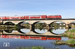 218 424 mit RE 4854 nach Hof auf der Regenbrücke in Regenstauf. (16.04.2025) <i>Foto: Joachim Bügel</i>