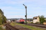 218 403 fährt mit RE 4865 nach München durch den Bahnhof Nabburg. (16.04.2025) <i>Foto: Joachim Bügel</i>