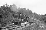 Mit dem E 659 "Frankenland" hat 001 168 kurz vor Marktschorgast die Schiefe Ebene fast geschafft. (20.08.1970) <i>Foto: Wolfgang Bügel</i>