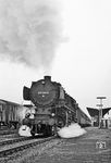 001 234 fährt mit dem E 658 "Frankenland" (Hof - Würzburg - Heidelberg - Saarbrücken) aus dem Bahnhof Neuenmarkt-Wirsberg aus. (22.08.1970) <i>Foto: Wolfgang Bügel</i>