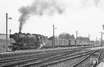 Der P 3860 (Würzburg - Lauda) war eigentliche eine Planleistung der Heilbronner 64er. Sonntags übernahm das Bw Crailsheim die Leistung und so bespannte 023 030 den Zug im Bahnhof Kirchheim (Unterfranken).  (23.08.1970) <i>Foto: Wolfgang Bügel</i>