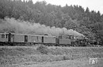 Bei Wittighausen rollt 023 030 (Bw Crailsheim) dem nächsten Halt in Zimmern entgegen. (23.08.1970) <i>Foto: Wolfgang Bügel</i>