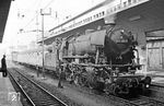 Vor dem P 2933 nach Heilbronn wartet die Crailsheimer 023 088 in Heidelberg Hbf. (26.09.1970) <i>Foto: Wolfgang Bügel</i>