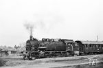 Im Bahnhof Offenbach-Bieber ist 93 1237 (Bw Frankfurt/M Ost) mit P 4666 nach Reinheim (Odenwald) eingetroffen. (05.1961) <i>Foto: Karl-Ernst Maedel</i>