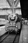 03 188 (Bw Ludwigshafen/Rhein) hat in Frankfurt/M Hpbf den E 1958 nach Mannheim bespannt. (10.1961) <i>Foto: Karl-Ernst Maedel</i>